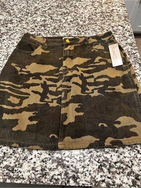 Lizard Thicket women’s Camo Pants in Olive and Dark Green